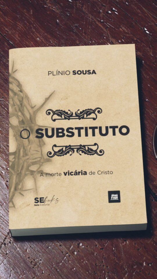 O SUBSTITUTO – A MORTE VICÁRIA DE CRISTO
Compre agora mesmo o seu exemplar. Uma obra sobre Cristologia (doutrina de Cristo).

Formato físico — Por apenas R$ 39,90.
Formato Kindle — Por apenas R$ 17,45.

Clique no círculo que aparece na imagem ou no link que encontra–se na Bio para comprar. 

Trecho:

Isaías 53 descreve a vida e ministério de Jesus Cristo (versículos 1 – 4), sua morte (versículos 5 – 8) e sepultamento (versículo 9), e sua ressurreição (versículos 10 – 12). O tema dos capítulos unificadores é a morte de um Servo inocente em lugar do culpado. Isso é o que os teólogos querem dizer com “expiação vicária” ou “expiação substitutiva”. Não podemos explicar o significado completo da cruz, mas está claro que Jesus Cristo substituiu os pecadores indignos e pagou o preço por sua salvação. Existe um contraste entre “o braço do Senhor” que se refere a uma força poderosa e “a raiz da terra seca”, que é um símbolo de humilhação e fraqueza.

Quando Deus criou o universo, Ele usou seus dedos (Salmos 8:3), e quando libertou Jerusalém do Egito, Ele confiou em suas mãos poderosas (Êxodo 13:3). Porém, para salvar o pecador perdido, Ele mostrou seu braço poderoso! No entanto, as pessoas ainda se recusam a acreditar que esta é uma grande demonstração do poder de Deus (Romanos 1:16; João 12:37 – 40). O Servo é Deus, mas Ele se tornou um homem e cresceu entre nós! Um menino nasceu para nós – esta é a sua humanidade, um filho que se dedicou a nós – esta é a sua divindade (Isaías 9:6). Quando Isaías escreveu sobre o futuro de Israel, ele usou a figura de uma árvore: — o Messias é o Renovo do Senhor (Isaías 4:2); o resto (remanescente) são como tocos de árvore derrubados (Isaías 6:13); nações orgulhosas serão derrubadas como árvores, mas o toco aparentemente morto de Davi trará o “rebento de Jessé” (Isaías 10:33 — 11:1). Porque Jesus é Deus, Jesus Cristo é a “raiz de Davi”, mas porque Ele também é uma pessoa plenamente humana, Ele é a “geração de Davi” (Apocalipse 22:16).

#InstitutoReformadoSantoEvangelho #EditoraReformadaSantoEvangelho #SantoEvangelhoComVocê #OSubstituto #AMorteVicáriadeCristo