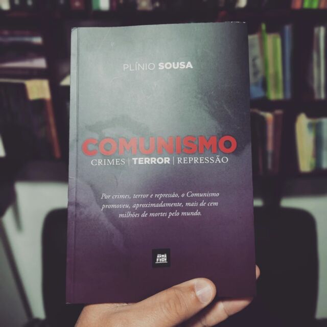 Comunismo – Crimes, Terror e Repressão.

Trecho.

Felix Weil foi um marxista alemão–argentino, que forneceu os fundos para fundar o Instituto de Pesquisas Sociológicas em Frankfurt, Alemanha. 

Karl Korsch foi um filósofo alemão, professor universitário, representante do chamado “marxismo ocidental” e do “comunismo de conselhos”. Korsch teve uma trajetória política que foi marcada pela influência da Sociedade Fabiana. 

Max Horkheimer foi um filósofo e sociólogo alemão. A sua Filosofia, a expressão “teoria crítica do transversal” é empregada para designar o conjunto das concepções da Escola de Frankfurt. Horkheimer delineia seus traços principais, tomando como ponto de partida o Marxismo e opondo–se àquilo que ele designa pela expressão “teoria tradicional”.

Jacques Derrida foi um filósofo franco–magrebino, que iniciou durante os anos 1960 a “Desconstrução” em Filosofia. 

O que esses homens fizeram juntamente para o avanço do Comunismo? 

Derrida na França usa como matéria–prima para o “Desconstrucionismo”, a teoria crítica de Horkheimer, Korsch que é contemporâneo de Gramsci, estimula Félix a fundar a Escola de Frankfurt, e o sucessor de Félix na Escola é Horkheimer, que assim como Gramsci, acreditava na Hegemonia Cultural e na destruição da estrutura dos valores que se perpetuavam por meio da autoridade da Igreja, da família e da escola, segundo ele: — “esses valores morais, dogmáticos devem ser atacados e destruídos”. 

Jacques Derrida postula que as formações culturais e intelectuais humanas deveriam sofrer uma reinterpretação como elemento fundante de um novo conhecimento: — “Não há fatos, apenas interpretações; é o método de retirar o significado da realidade para colocar um novo significado pretendido”. Esse método é aplicado, na retórica política e ideológica em geral, ele é a chave do que chamamos hoje de “Politicamente Correto”; através dele surge o relativismo moral, que reinterpreta toda e qualquer relação social, valor ou tradição cultural de acordo com as causas políticas do momento.

#EditoraReformadaSantoEvangelho #InstitutoReformadoSantoEvangelho #ComunismoCrimesTerroeRepressão